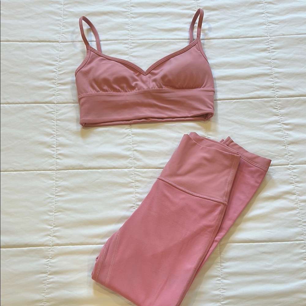 LULULEMON Sports Bra and Leggings Set in great condition